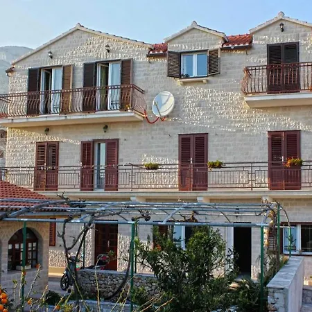 Paloc - One-bedroom With Balcony Zeleni