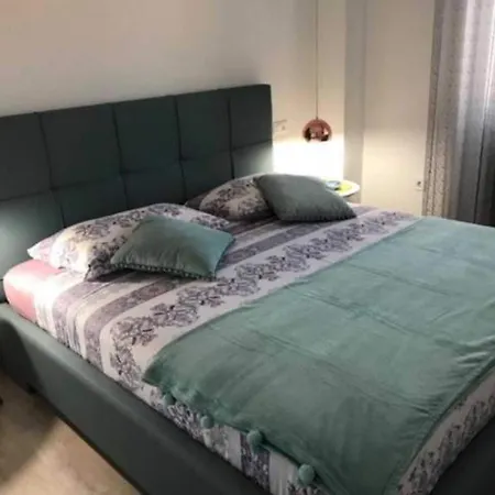Paloc - One-bedroom With Balcony Zeleni Apartment *