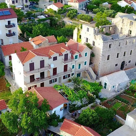 Paloc - One-bedroom With Balcony Zeleni *