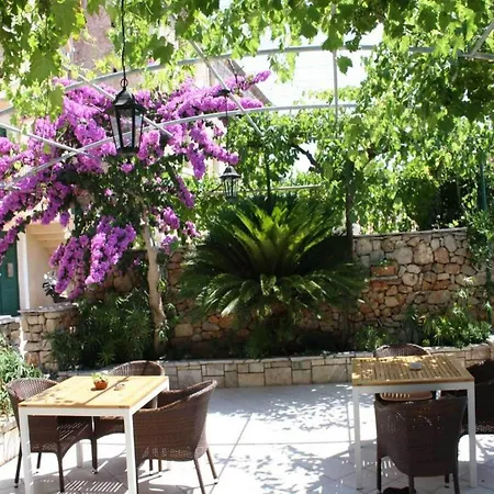 Paloc - One-bedroom With Balcony Zeleni Apartment
